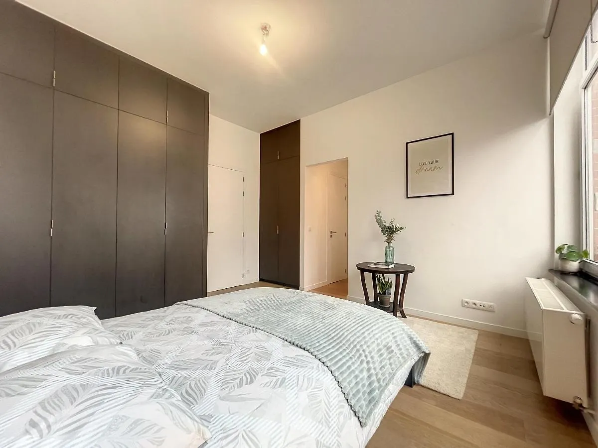 Elegant Flat Cinquantenaire Bruselas 0*,