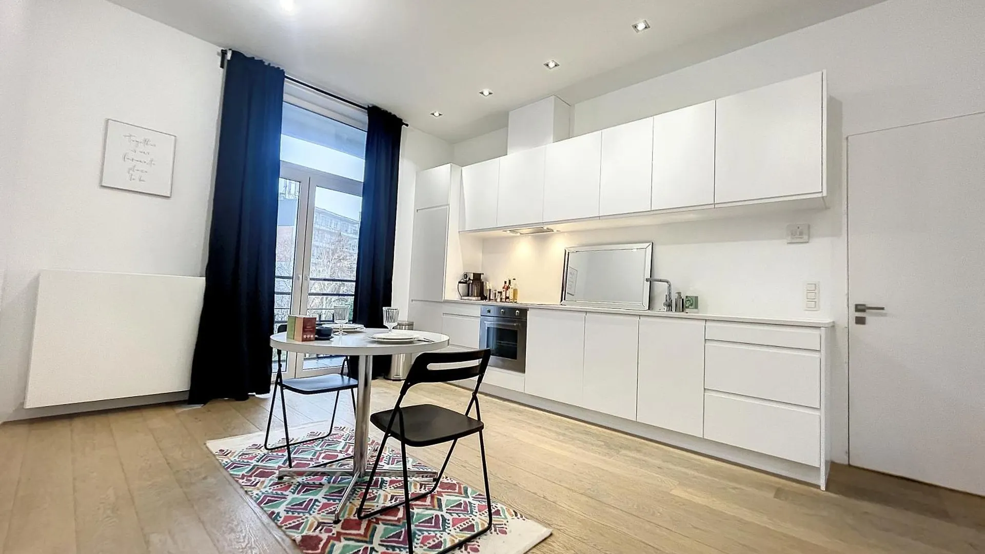 Elegant Flat Cinquantenaire Bruselas 0*,  Bélgica